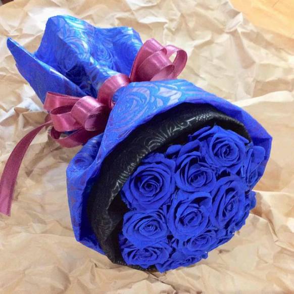 プリザーブドフラワー　プロポーズにプリザーブドフラワーの青いバラ１２本の花束　ケース付き