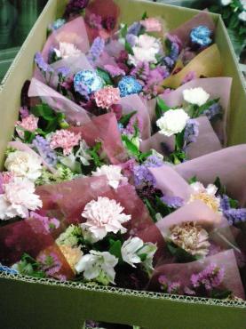 花束ですが・・・花箱に。《前橋市の花屋》｜「はなせん」　（群馬県前橋市の花キューピット加盟店 花屋）のブログ