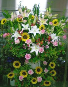 展示会祝いのスタンド花。　お届け完了しました。　《前橋市の花屋》｜「はなせん」　（群馬県前橋市の花キューピット加盟店 花屋）のブログ