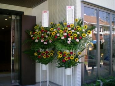 住宅展示場のお祝いのスタンド花。お届け完了しました。《前橋市の花屋》｜「はなせん」　（群馬県前橋市の花キューピット加盟店 花屋）のブログ