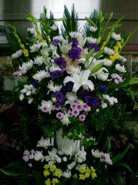 告別式のスタンド花。　お届け完了しました。《前橋市の花屋》｜「はなせん」　（群馬県前橋市の花キューピット加盟店 花屋）のブログ