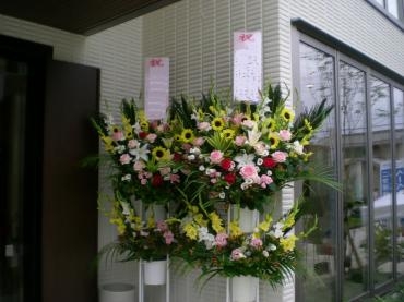 住宅展示場のお祝いのスタンド花。お届け完了しました。《前橋市の花屋》｜「はなせん」　（群馬県前橋市の花キューピット加盟店 花屋）のブログ