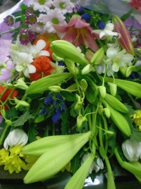 お盆の花束。お届け完了しました。《前橋市の花屋》｜「はなせん」　（群馬県前橋市の花キューピット加盟店 花屋）のブログ