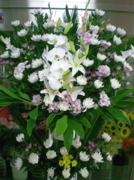 葬儀用スタンド花。　お届け完了しました。　《前橋市の花屋》｜「はなせん」　（群馬県前橋市の花キューピット加盟店 花屋）のブログ