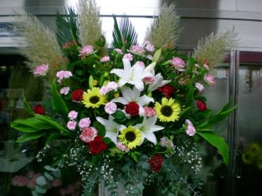 お祝いのスタンド花。お届け完了しました。《前橋市の花屋》｜「はなせん」　（群馬県前橋市の花キューピット加盟店 花屋）のブログ