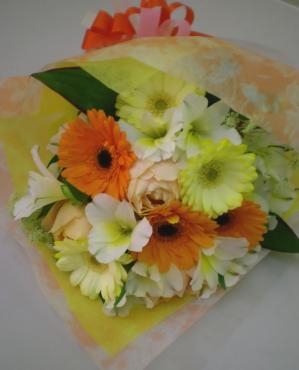 誕生日の花束。お届け完了しました。《前橋市の花屋》｜「はなせん」　（群馬県前橋市の花キューピット加盟店 花屋）のブログ