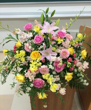 卒業式の演台装花をお届けしました。《前橋市の花屋》｜「はなせん」　（群馬県前橋市の花キューピット加盟店 花屋）のブログ