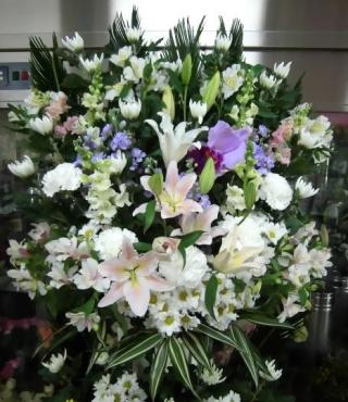 葬儀の花。お届け完了しました。《前橋市の花屋》｜「はなせん」　（群馬県前橋市の花キューピット加盟店 花屋）のブログ
