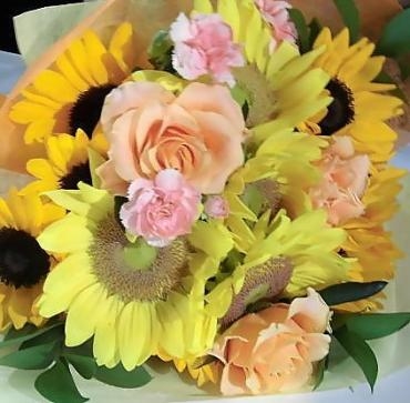 お誕生日の花束。お届け完了しました。《前橋市の花屋》｜「はなせん」　（群馬県前橋市の花キューピット加盟店 花屋）のブログ