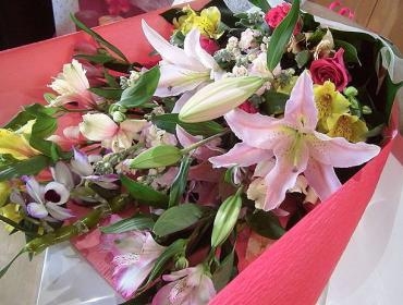 卒業式。先生へのお礼の花束、ミニブーケ。《前橋市の花屋》｜「はなせん」　（群馬県前橋市の花キューピット加盟店 花屋）のブログ