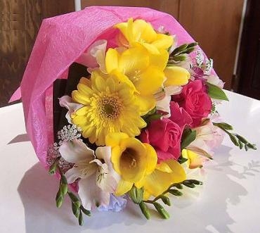 卒業式。先生へのお礼の花束。《前橋市の花屋》｜「はなせん」　（群馬県前橋市の花キューピット加盟店 花屋）のブログ