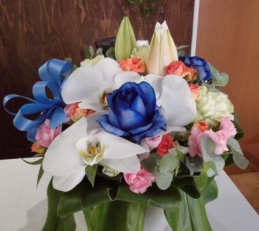講演会の演台の花を兼ねた、講師の方へのお礼の花。前橋花屋はなせん。｜「はなせん」　（群馬県前橋市の花キューピット加盟店 花屋）のブログ