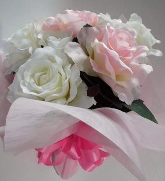 彼女の誕生日にフェイクフラワーのピンクと白いバラの花束。前橋花屋はなせん。｜「はなせん」　（群馬県前橋市の花キューピット加盟店 花屋）のブログ