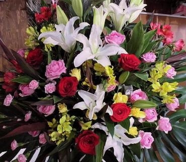 高崎市のラーメン屋さんの開店祝いにスタンド花を配達。前橋花屋はなせん。｜「はなせん」　（群馬県前橋市の花キューピット加盟店 花屋）のブログ