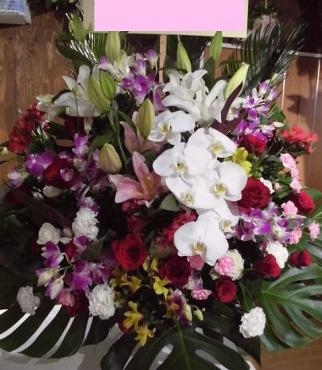 ベイシア文化ホールへ布袋寅泰さんのコンサート祝いのスタンド花を配達。前橋花屋はなせん。｜「はなせん」　（群馬県前橋市の花キューピット加盟店 花屋）のブログ