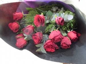 赤いバラ１２本のプロポーズの花束。前橋花屋はなせん。｜「はなせん」　（群馬県前橋市の花キューピット加盟店 花屋）のブログ