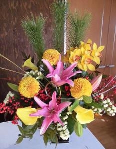 新年会の演台装花とゲスト用の卓上花を配達。前橋花屋はなせん。｜「はなせん」　（群馬県前橋市の花キューピット加盟店 花屋）のブログ