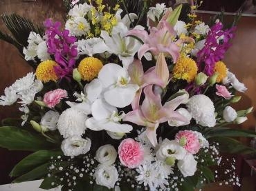 前橋市の花屋、はなせん。前橋市斎場へ供花スタンドを配達。｜「はなせん」　（群馬県前橋市の花キューピット加盟店 花屋）のブログ
