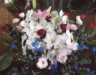 前橋市の花屋、はなせん。表彰式、祝賀会祝いにスタンド花と花束を配達。｜「はなせん」　（群馬県前橋市の花キューピット加盟店 花屋）のブログ