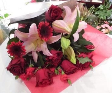 前橋市の花屋、はなせん。赤い花がメインの誕生日の花束を配達。｜「はなせん」　（群馬県前橋市の花キューピット加盟店 花屋）のブログ