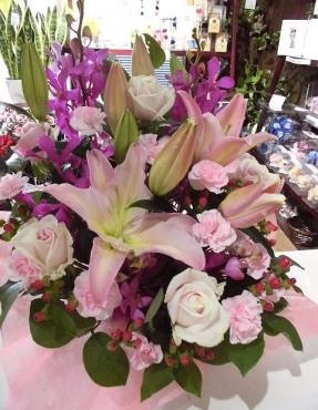 前橋市の花屋、はなせん。結婚祝いのフラワーアレンジメントを配達。｜「はなせん」　（群馬県前橋市の花キューピット加盟店 花屋）のブログ