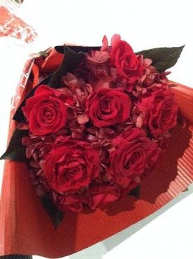 赤バラ１２本のプリザーブドフラワーの花束でプロポーズ。｜「はなせん」　（群馬県前橋市の花キューピット加盟店 花屋）のブログ