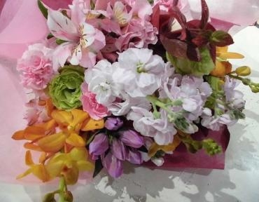 結婚式のお祝いの花束。｜「はなせん」　（群馬県前橋市の花キューピット加盟店 花屋）のブログ