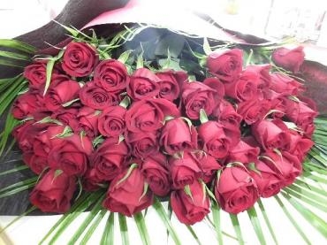 赤バラ５０本のプロ―ポーズの花束。｜「はなせん」　（群馬県前橋市の花キューピット加盟店 花屋）のブログ