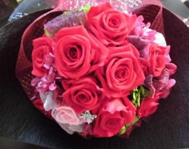 プロ―ポーズにプリザーブドフラワーの赤バラ１１本とピンクのバラ１本の花束。｜「はなせん」　（群馬県前橋市の花キューピット加盟店 花屋）のブログ