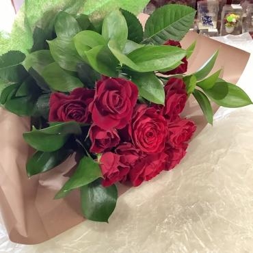 シックな赤の花束｜「はなせん」　（群馬県前橋市の花キューピット加盟店 花屋）のブログ