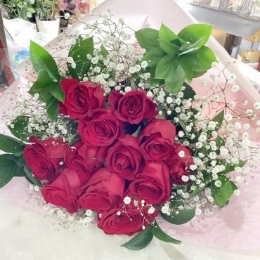 プロポーズに赤いバラとカスミソウ｜「はなせん」　（群馬県前橋市の花キューピット加盟店 花屋）のブログ