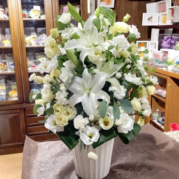 新盆用お供えアレンジ。群馬県｜「はなせん」　（群馬県前橋市の花キューピット加盟店 花屋）のブログ