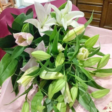 ユリの花束。高崎市｜「はなせん」　（群馬県前橋市の花キューピット加盟店 花屋）のブログ