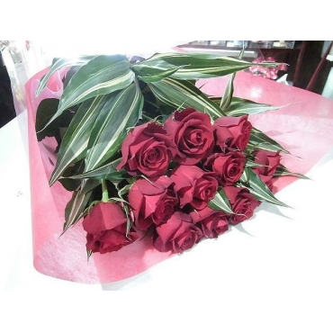 プロポーズに11本の赤いバラの花束