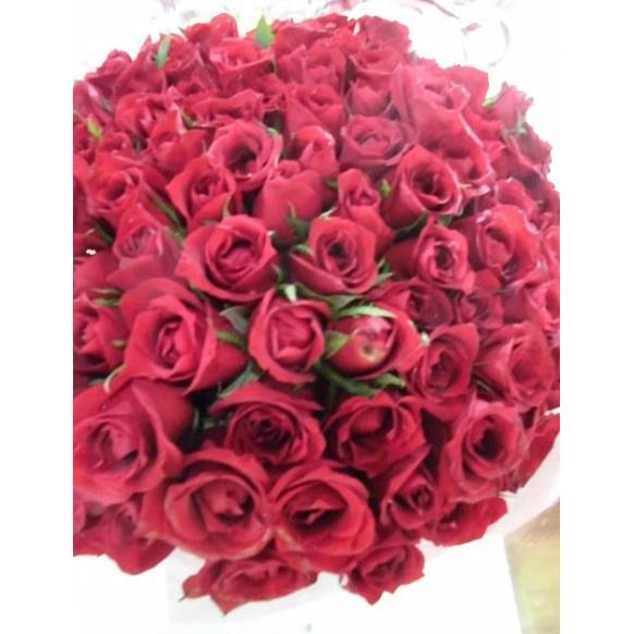 プロポーズの花束赤いバラ１０８本ラウンド