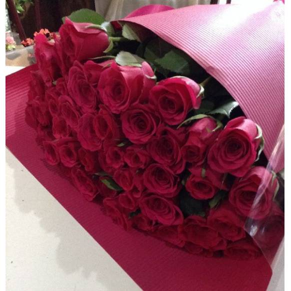 プロポーズに40本のピンクのバラの花束