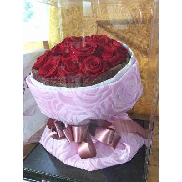 プリザーブドフラワー　プロポーズにプリザーブドフラワーの赤いバラ１２本の花束　ケース付き