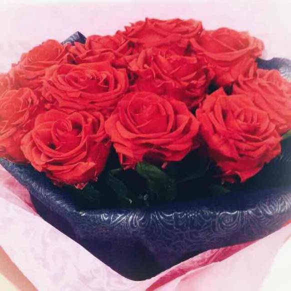 プリザーブドフラワー　プロポーズにプリザーブドフラワーのプレミアムな赤いバラ12本の花束　ケース付き