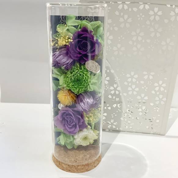 お供え、仏花のプリザーブドフラワー　ガラスボトル紫景