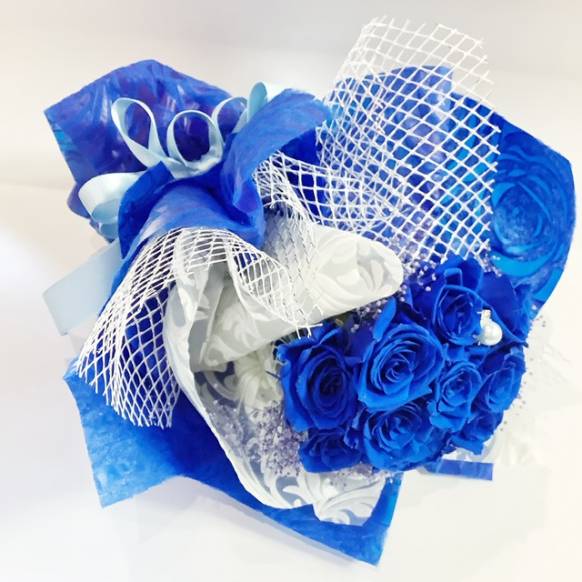 プリザーブドフラワー　青いバラ１２本の花束　ケース付き
