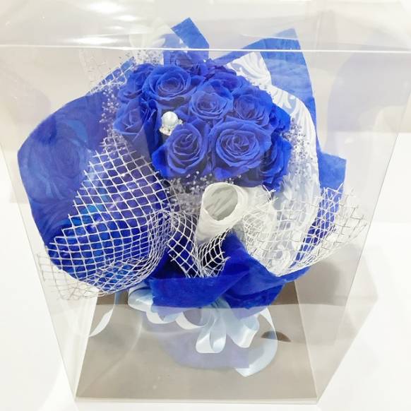 プリザーブドフラワー　青いバラ１２本の花束　ケース付き