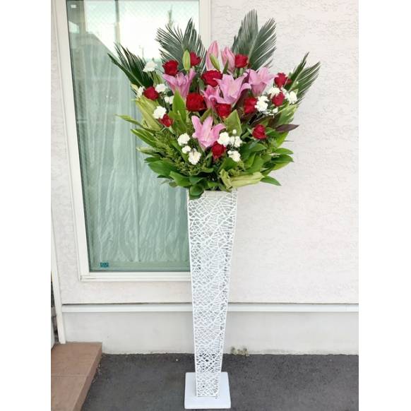 フラワースタンド　ピンクユリと赤バラのお祝いスタンド花　スマートスタンド(屋内、室内向き)