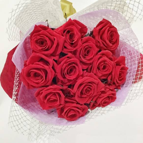 プロポーズの花束　枯れない花　プリザーブドフラワーの赤バラ１２本の花束　