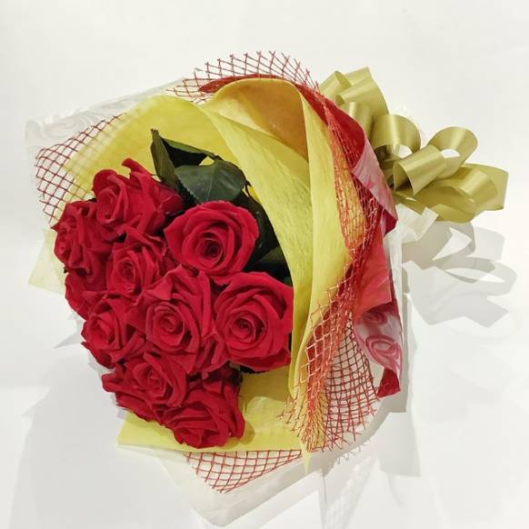 プロポーズの花　枯れない花　プリザーブドフラワーの赤バラ１２本の花束　
