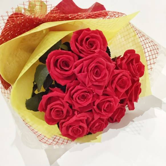 プロポーズの花　枯れない花　プリザーブドフラワーの赤バラ１２本の花束　